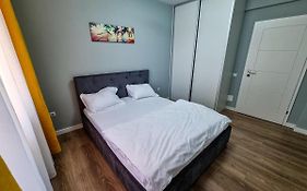 Apartament In Floresti